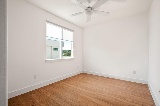 1801 E 2nd ST 9, Austin, TX 78702