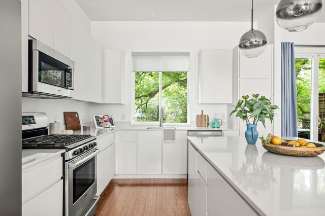 1801 E 2nd ST 9, Austin, TX 78702