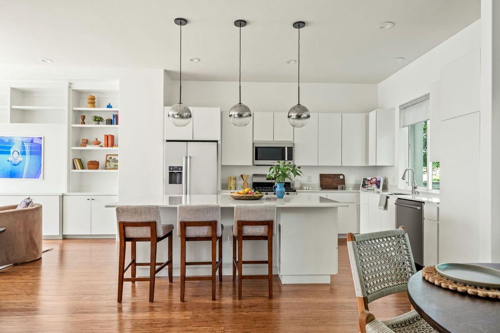 1801 E 2nd ST 9, Austin, TX 78702