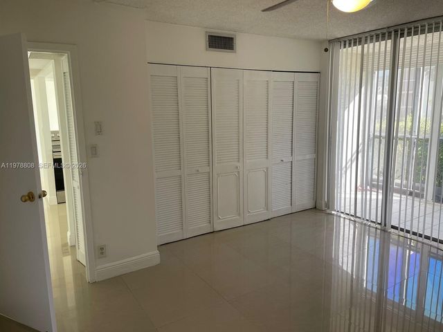 851 Three Islands Blvd 109, Hallandale Beach, FL 33009
