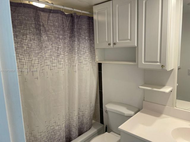 851 Three Islands Blvd 109, Hallandale Beach, FL 33009