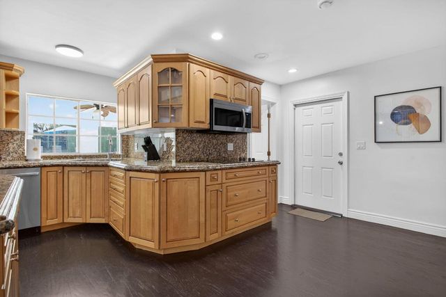 736 NE 34th Court, Oakland Park, FL 33334