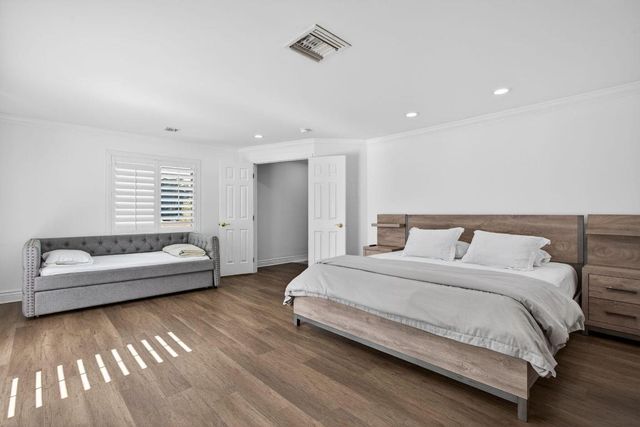 736 NE 34th Court, Oakland Park, FL 33334