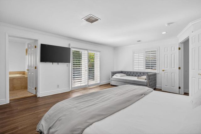 736 NE 34th Court, Oakland Park, FL 33334