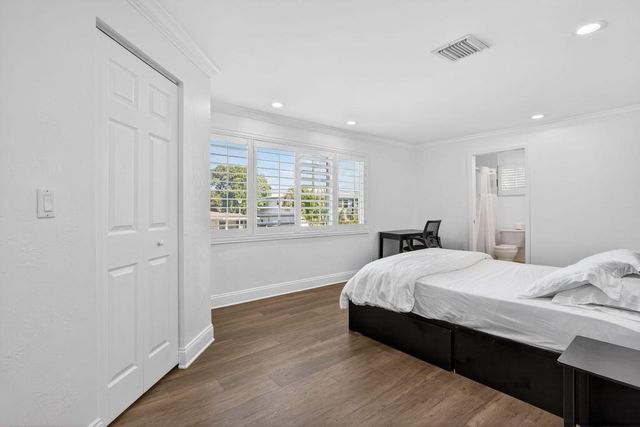 736 NE 34th Court, Oakland Park, FL 33334