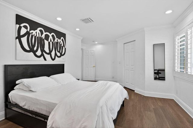 736 NE 34th Court, Oakland Park, FL 33334