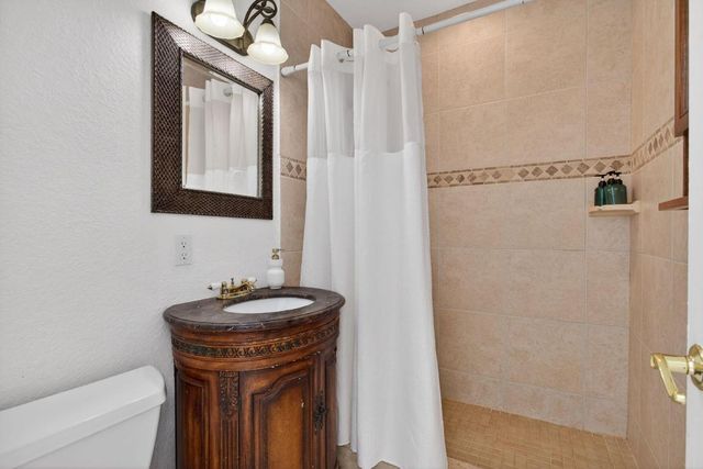 736 NE 34th Court, Oakland Park, FL 33334