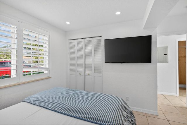 736 NE 34th Court, Oakland Park, FL 33334