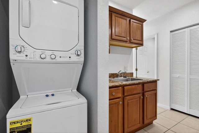 736 NE 34th Court, Oakland Park, FL 33334