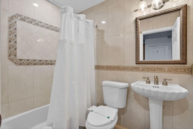 736 NE 34th Court, Oakland Park, FL 33334