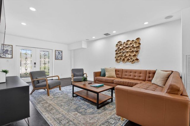 736 NE 34th Court, Oakland Park, FL 33334