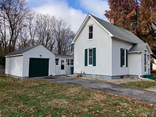 319 S Madison Street, Trenton, IL 62293