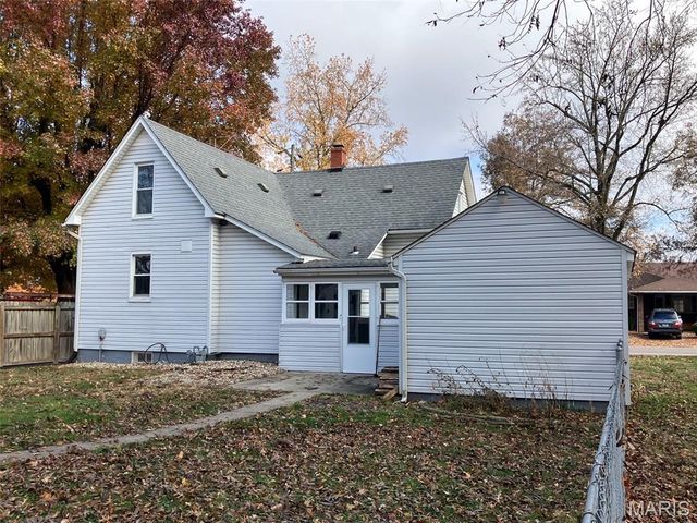 319 S Madison Street, Trenton, IL 62293