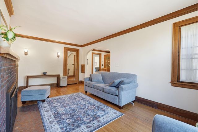 442 Mount Curve Boulevard, Saint Paul, MN 55105