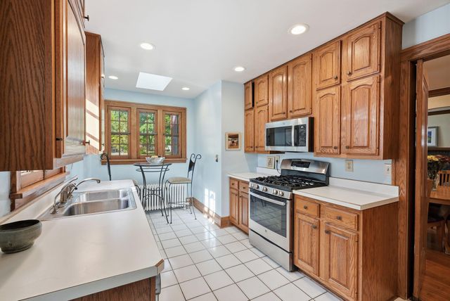 442 Mount Curve Boulevard, Saint Paul, MN 55105