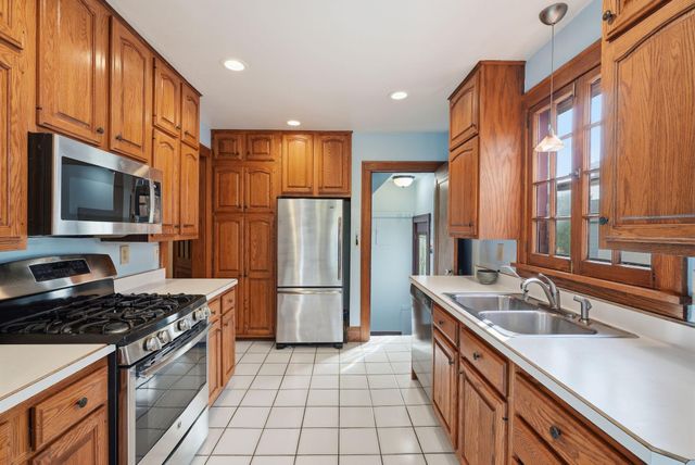 442 Mount Curve Boulevard, Saint Paul, MN 55105