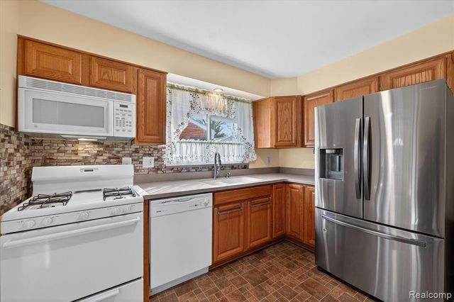 19145 Snow Avenue, Dearborn, MI 48124