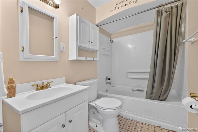 19145 Snow Avenue, Dearborn, MI 48124