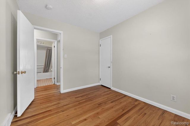 19145 Snow Avenue, Dearborn, MI 48124