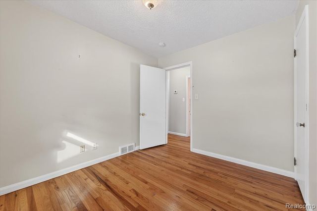 19145 Snow Avenue, Dearborn, MI 48124