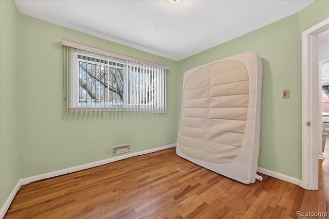 19145 Snow Avenue, Dearborn, MI 48124