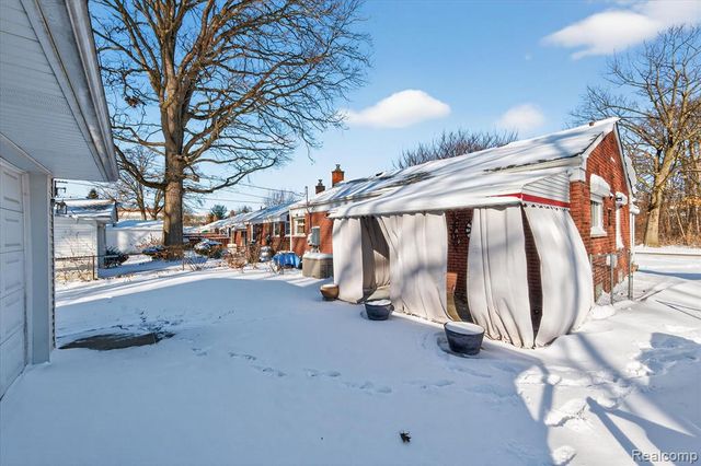 19145 Snow Avenue, Dearborn, MI 48124