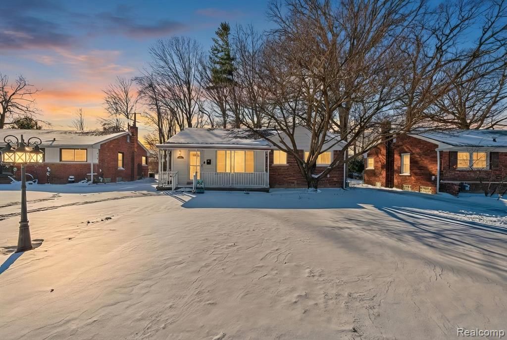 19145 Snow Avenue, Dearborn, MI 48124