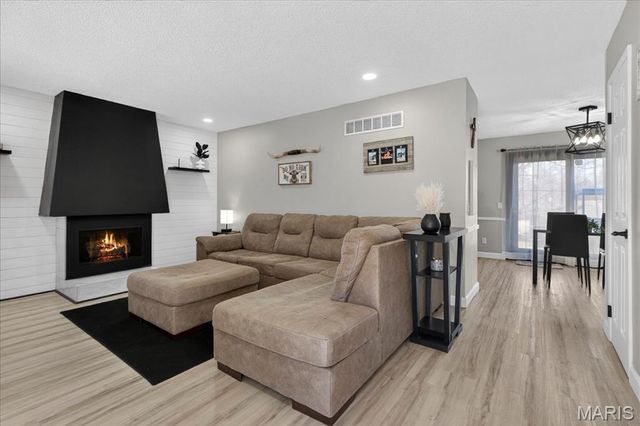 2425 Lindsay Lane, Florissant, MO 63031