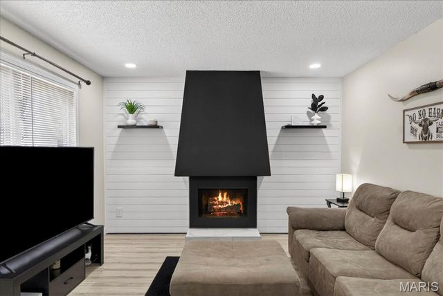 2425 Lindsay Lane, Florissant, MO 63031