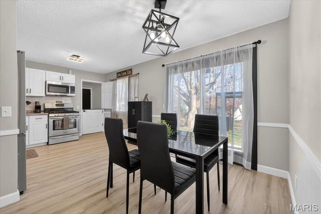 2425 Lindsay Lane, Florissant, MO 63031