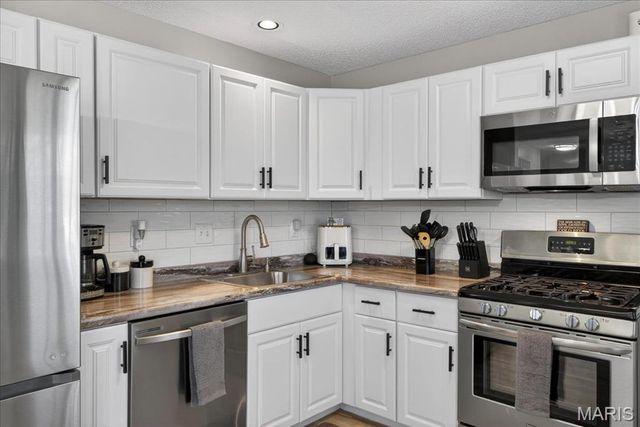 2425 Lindsay Lane, Florissant, MO 63031