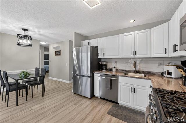 2425 Lindsay Lane, Florissant, MO 63031