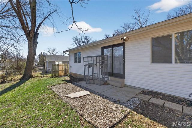 2425 Lindsay Lane, Florissant, MO 63031