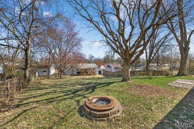 2425 Lindsay Lane, Florissant, MO 63031