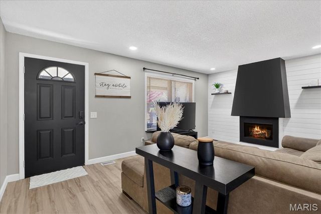 2425 Lindsay Lane, Florissant, MO 63031