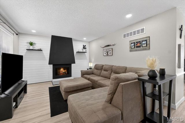 2425 Lindsay Lane, Florissant, MO 63031