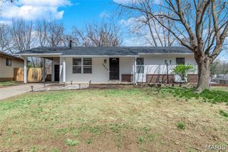 2425 Lindsay Lane, Florissant, MO 63031