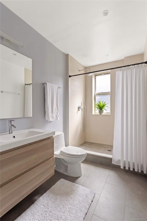 45-08 40th C44, Sunnyside, NY 11104 — photo 4