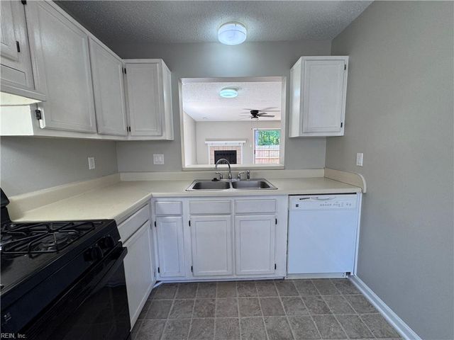 718 Hecate DR, Virginia Beach, VA 23454