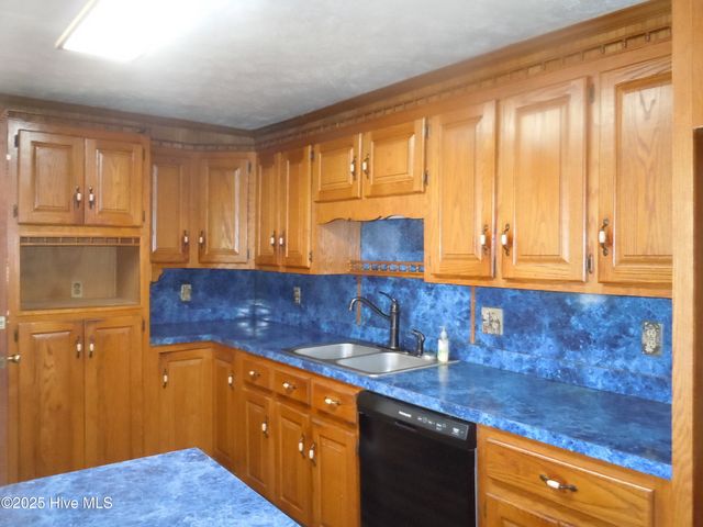 7424 James B White Highway S, Whiteville, NC 28472