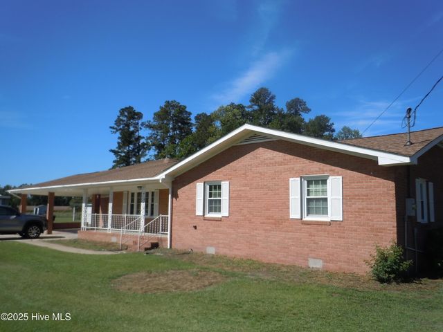 7424 James B White Highway S, Whiteville, NC 28472