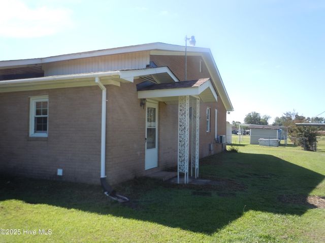 7424 James B White Highway S, Whiteville, NC 28472