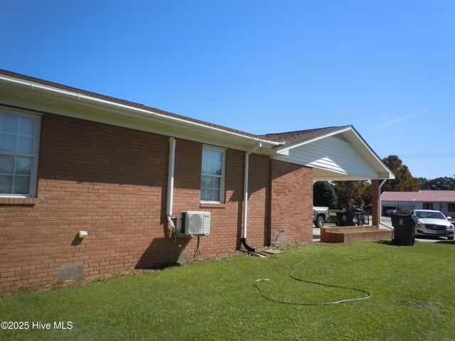 7424 James B White Highway S, Whiteville, NC 28472