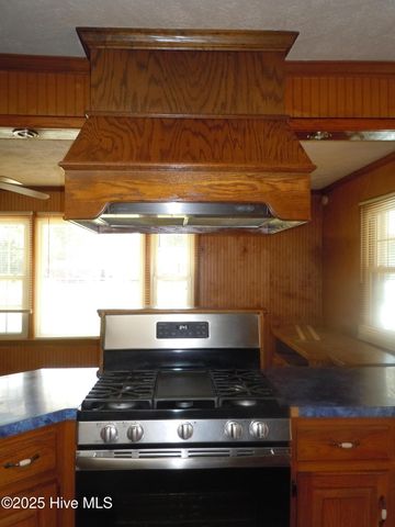 7424 James B White Highway S, Whiteville, NC 28472