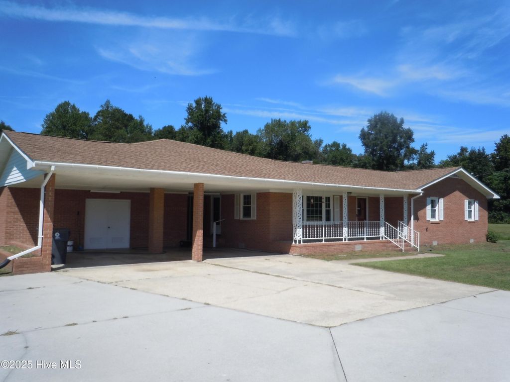 7424 James B White Highway S, Whiteville, NC 28472