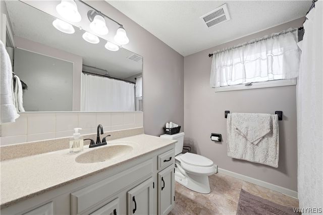 14 Quail Hollow, Lancaster, NY 14086
