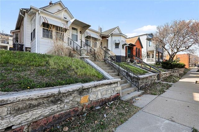 2122 Summit Street, Kansas City, MO 64108