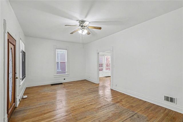 2122 Summit Street, Kansas City, MO 64108