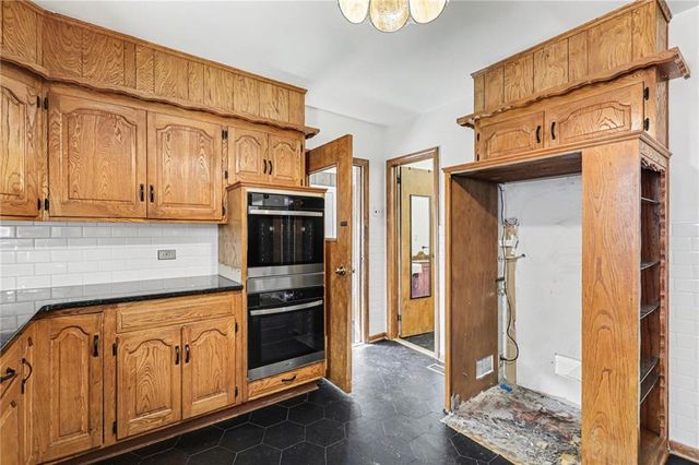 2122 Summit Street, Kansas City, MO 64108