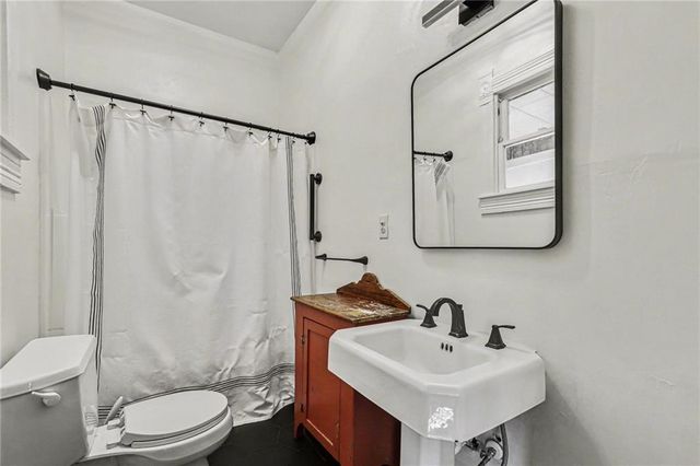 2122 Summit Street, Kansas City, MO 64108